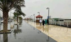 البصرة تشهد أولى زخات المطر بعد أشهر من الحر والجفاف